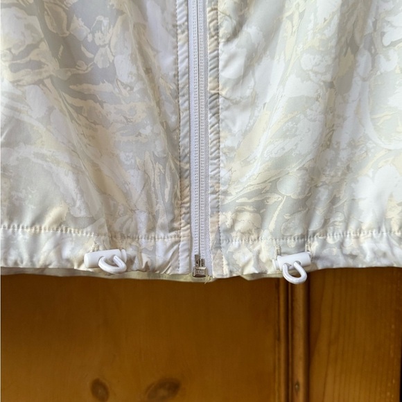 Zella Rec Room Floral Print Jacket In White Multi Elizabeth Floral - Picture 5 of 9